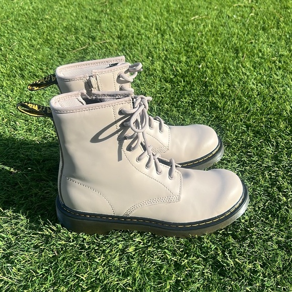 NWT DR MARTENS 1460 Fashion Leather Boot! - Picture 5 of 9